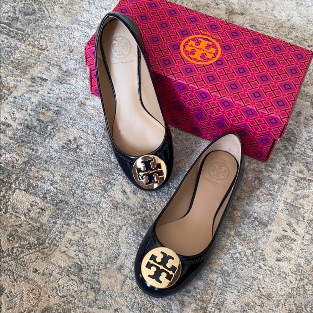 Tory Burch Reva Black Patent Flats 7B - Picture 1 of 7